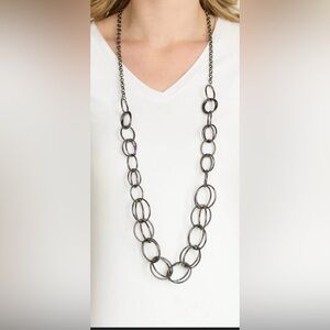 🔥🔥🔥 Gorgeous Black Linked chain w/ matching earrings🔥🔥🔥